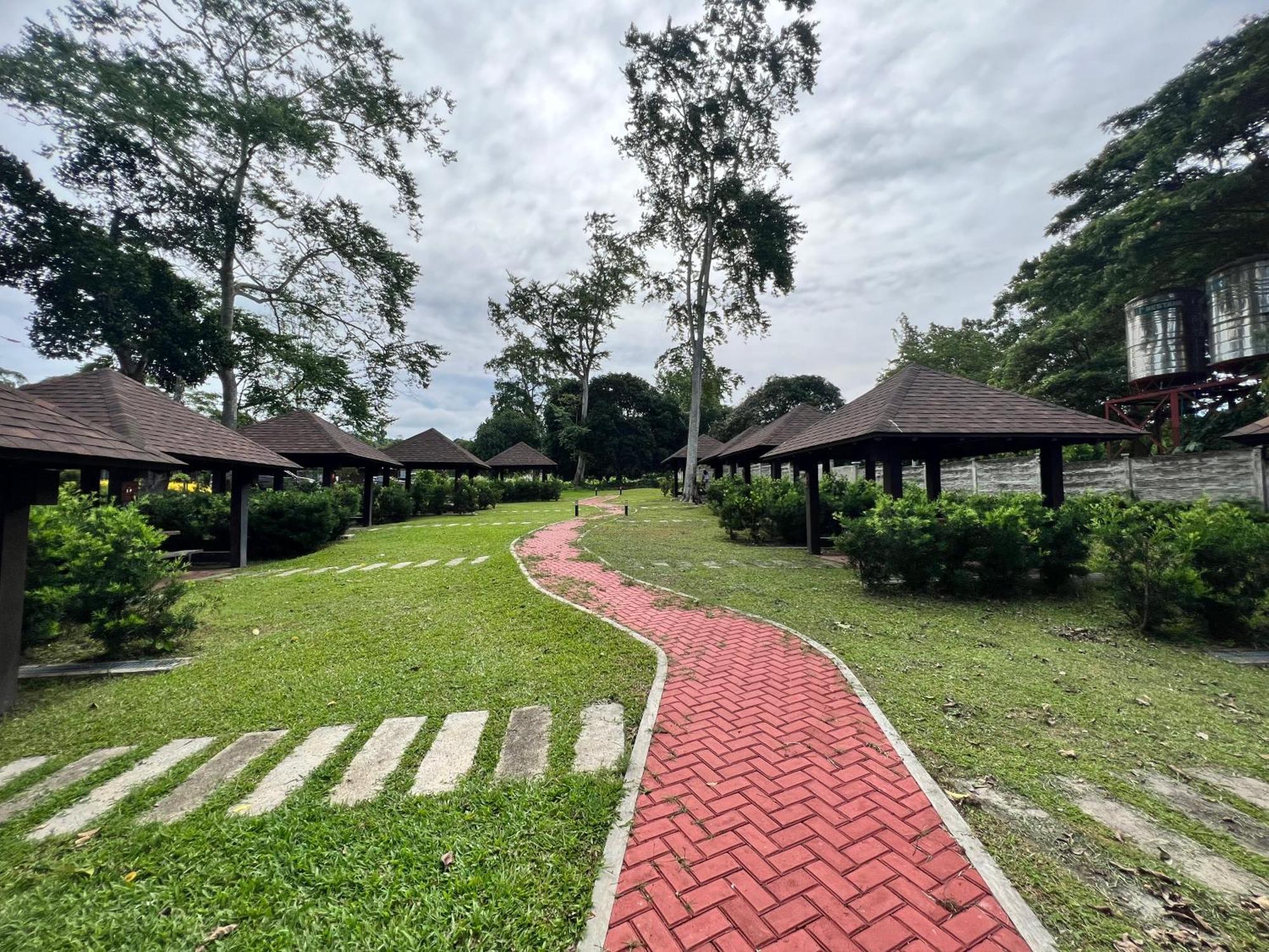 Crusoe Cabins Costa Azalea Samal Exteriér fotografie