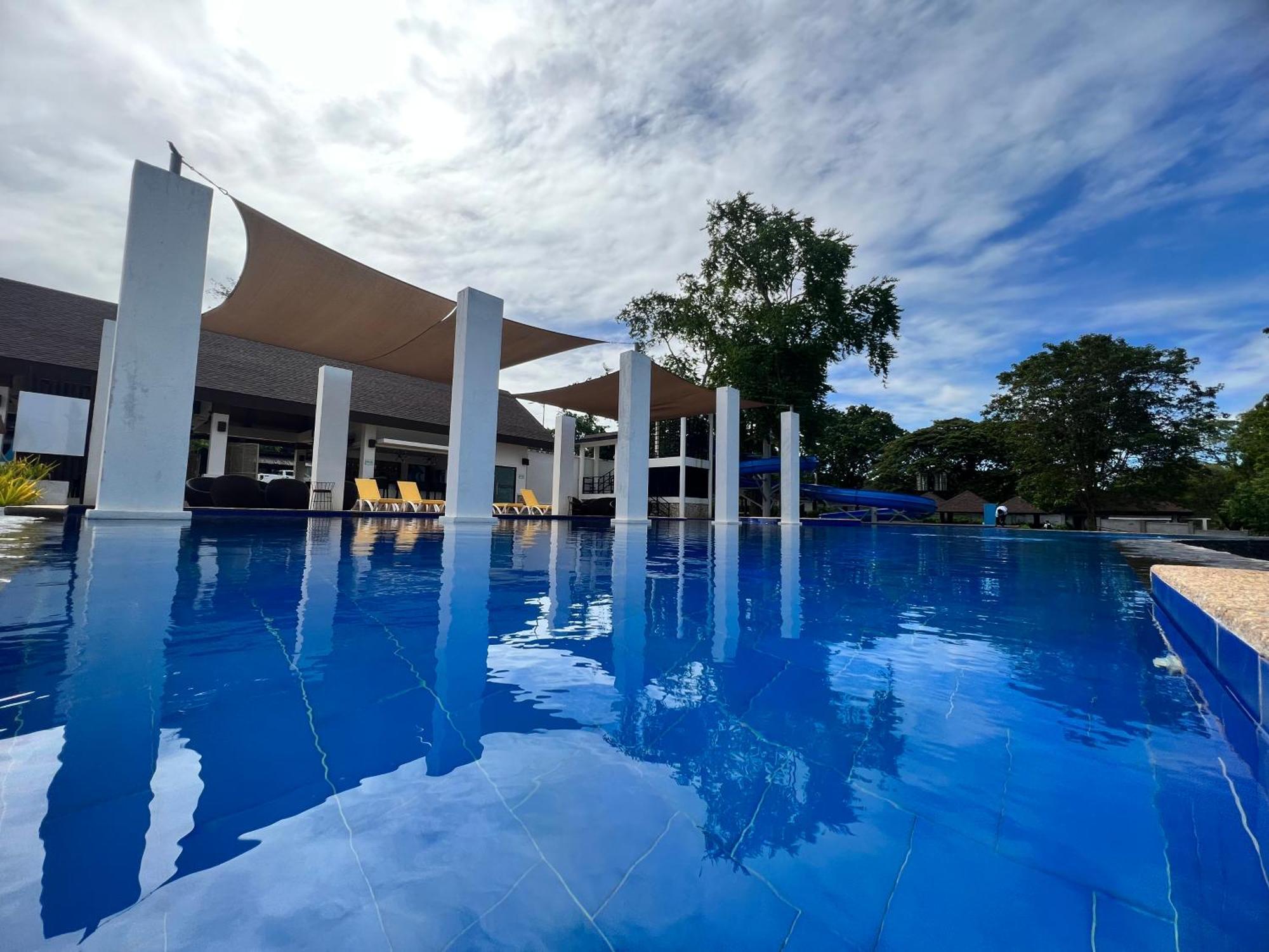 Crusoe Cabins Costa Azalea Samal Exteriér fotografie